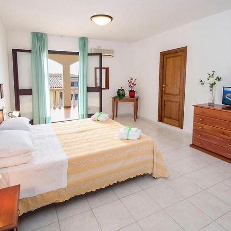 Hotel Smeraldo Canneddi ภายนอก รูปภาพ
