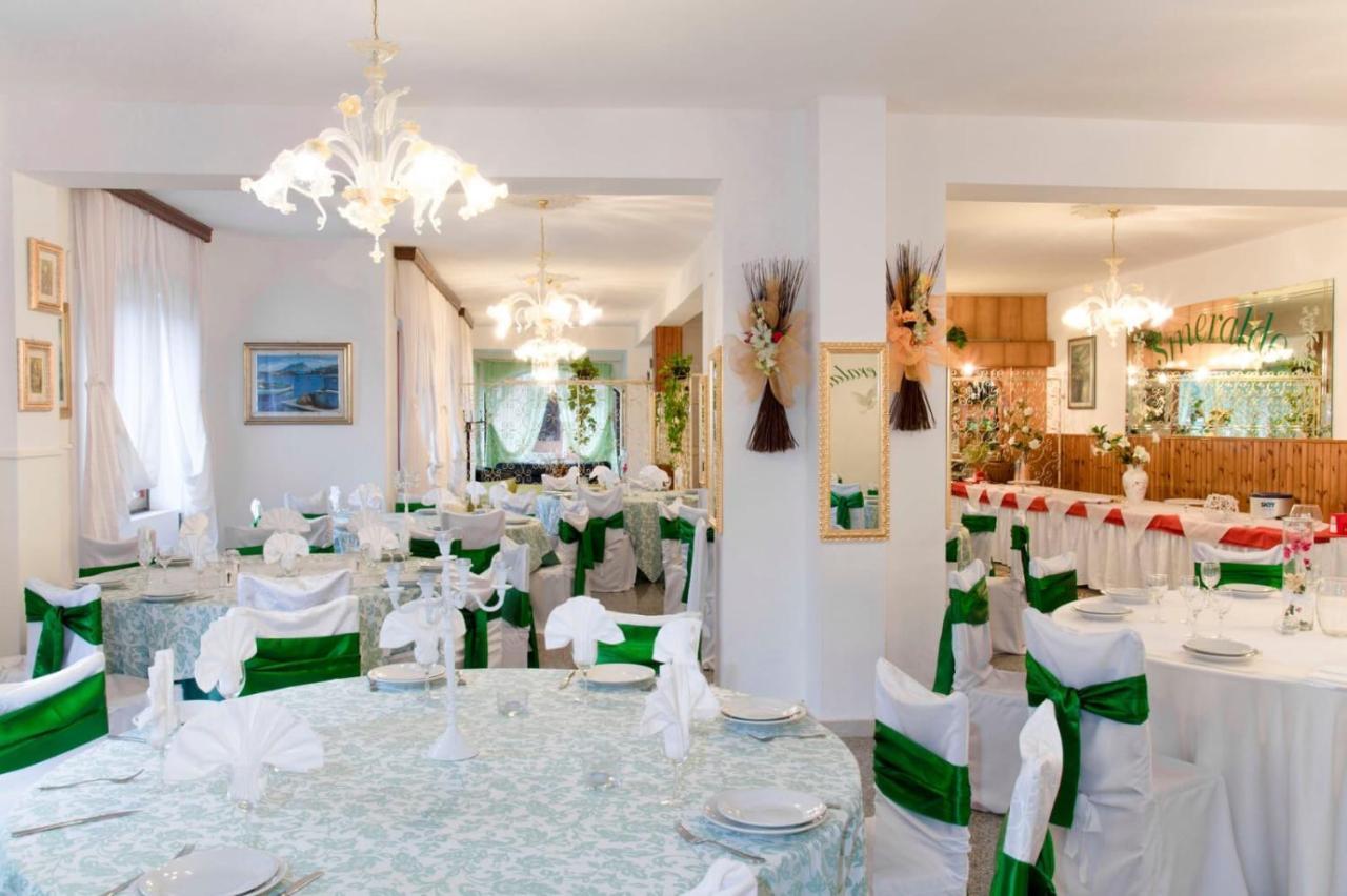Hotel Smeraldo Canneddi ภายนอก รูปภาพ