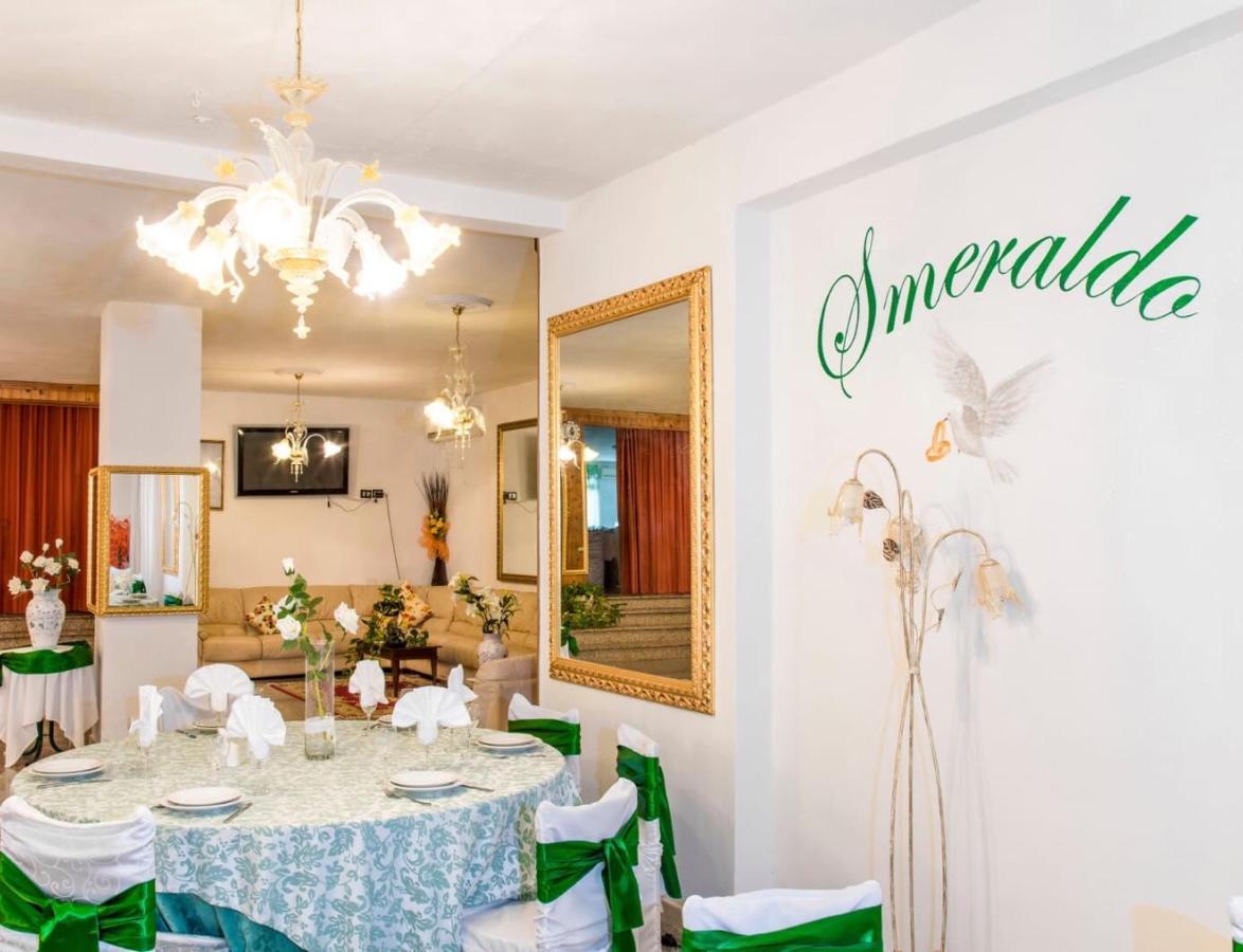 Hotel Smeraldo Canneddi ภายนอก รูปภาพ
